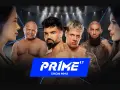 Gala PRIME Show MMA: czterech zawodników MMA i dwie kobiety na tle klatki.