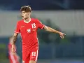 Piłkarz w czerwonej koszulce z numerem 18, z orłem na piersi. Wiek Nicole Zalewski to tajemnica, ale jego gra mówi sama za siebie.