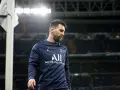 Lionel Messi w dresie PSG, zastanawia się, ile Messi zarabia na sekundę.