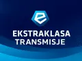 Logo Ekstraklasy i napis "EKSTRAKLASA TRANSMISJE" informują, gdzie można obejrzeć mecze ekstraklasy na żywo.