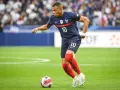 Kylian Mbappé w akcji, kto jest najszybszym piłkarzem na świecie? Jego dynamika na boisku budzi podziw.
