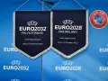 Dwa banery informują o przyznaniu organizacji Euro 2032 Włochom i Turcji oraz Euro 2028 Wielkiej Brytanii i Irlandii.