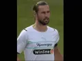 Piłkarz w białej koszulce z napisem "Krasnodar" i logo "Winline". To właśnie tam Krychowiak gra.