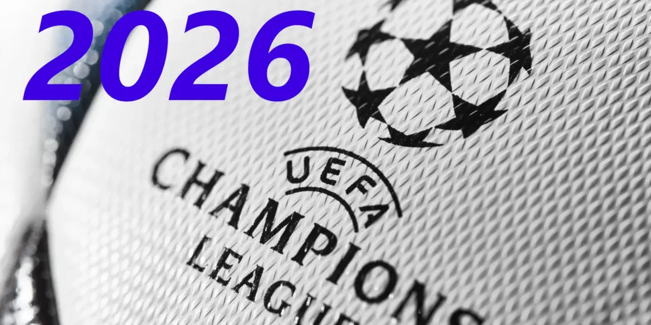 Zbliża się rok 2026, czas na emocjonujące półfinały Ligi Mistrzów! Widok na piłkę z logo UEFA Champions League.