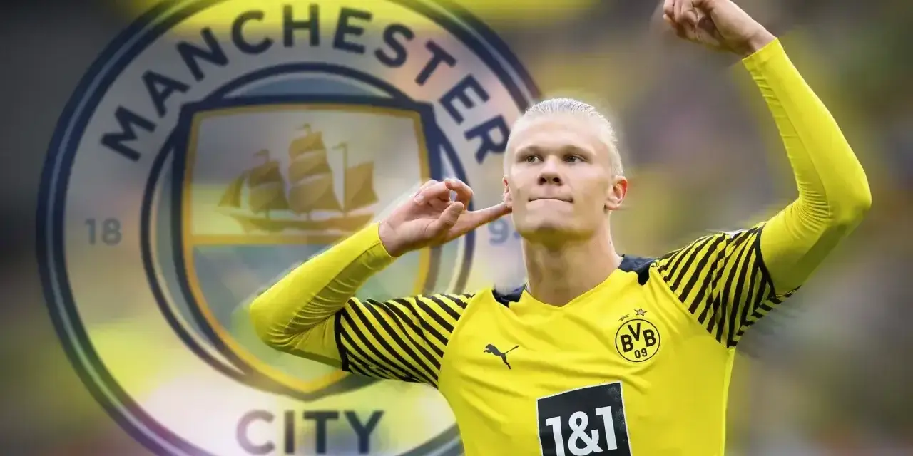 Erling Haaland w żółtej koszulce z logo Manchester City.