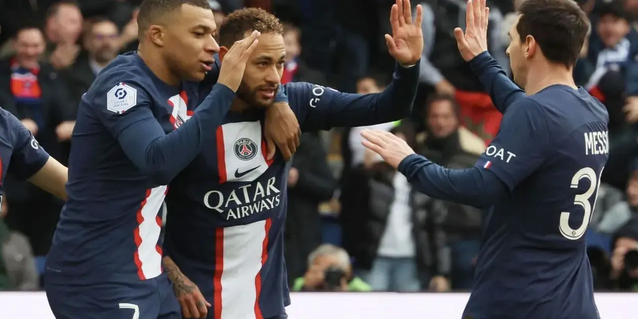 Mbappé, Neymar i Messi świętują bramkę w meczu PSG. Składy: OGC Nice – Stade de Reims.