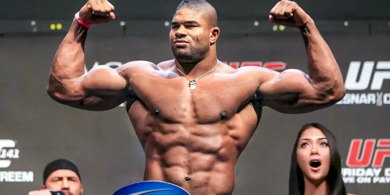 Alistair Overeem, zawodnik UFC waga ciężka, prezentuje swoją imponującą muskulaturę na ważeniu.