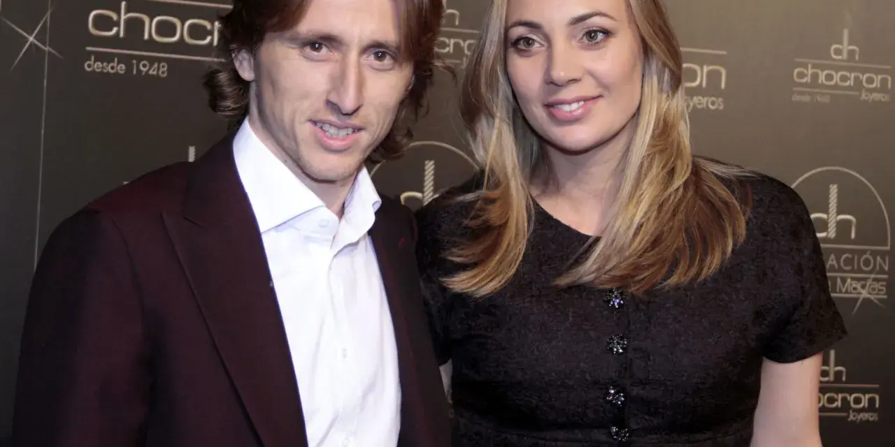 Luka Modrić z żoną Vanessą na evencie.