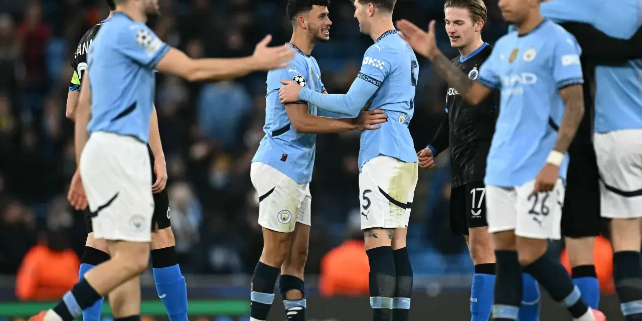 Piłkarze Manchesteru City świętują zwycięstwo w Lidze Mistrzów. Wczorajszy mecz ligi mistrzów zakończył się ich triumfem.