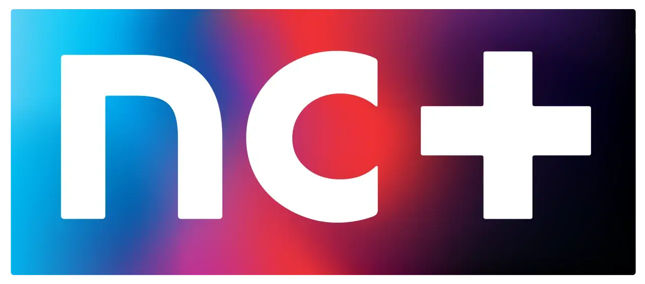 Logo nc+ z gradientem od niebieskiego przez czerwony do fioletowego. Symbolizuje telewizję satelitarną nc+.