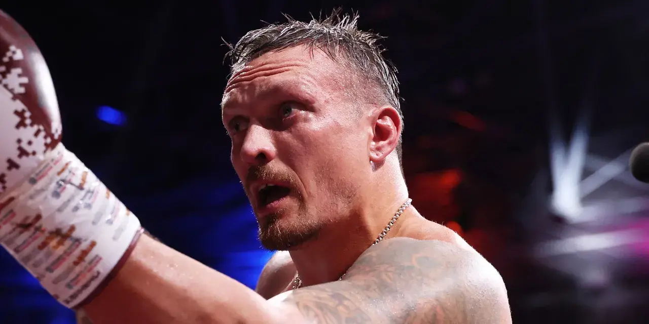 Usyk, z mokrymi włosami i zaciętą miną, kontynuuje budowanie swojego imponującego rekordu w boksie.
