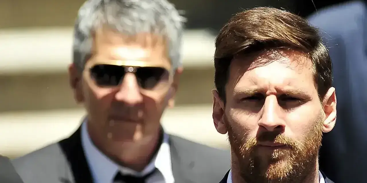 Jorge Messi, ojciec Lionela, w okularach przeciwsłonecznych obok syna.