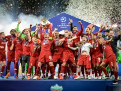 Piłkarze Liverpoolu świętują zdobycie Ligi Mistrzów. Ile jest rund eliminacji ligi mistrzów? To pytanie zadają sobie kibice po takim sukcesie!