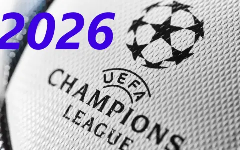 Zbliża się rok 2026, czas na emocjonujące półfinały Ligi Mistrzów! Widok na piłkę z logo UEFA Champions League.