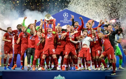 Piłkarze Liverpoolu świętują zdobycie Ligi Mistrzów. Ile jest rund eliminacji ligi mistrzów? To pytanie zadają sobie kibice po takim sukcesie!