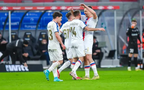 Piłkarze Jagiellonii Białystok świętują bramkę przeciwko Górnikowi Zabrze.