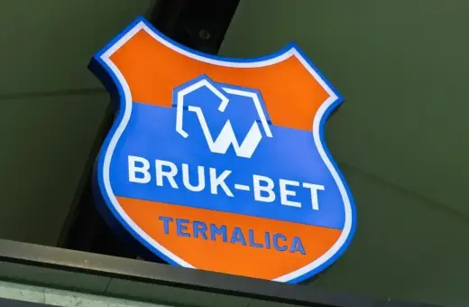 Logo Bruk-Bet Termalica, drużyny, której rankingi w meczach z Wisłą Płock zawsze budzą emocje.