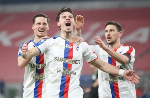Piłkarze Górnika Zabrze cieszą się po golu w meczu przeciwko Rakowowi Częstochowa.