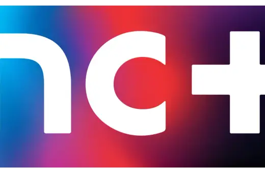 Logo nc+ z gradientem od niebieskiego przez czerwony do fioletowego. Symbolizuje telewizję satelitarną nc+.