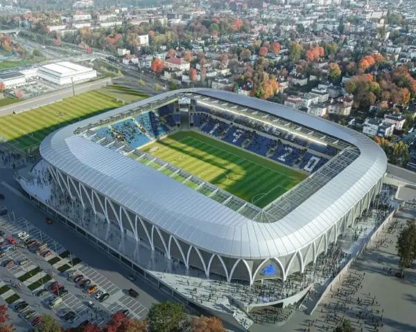 Nowy stadion Ruchu Chorzów w pełnej krasie, z trybunami, boiskiem i parkingiem.