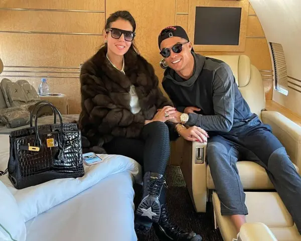 Georgina i Cristiano w prywatnym samolocie. Czyżby to dowód na to, ile zarabia Ronaldo?