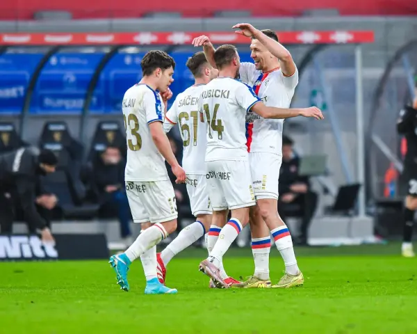Piłkarze Jagiellonii Białystok świętują bramkę przeciwko Górnikowi Zabrze.