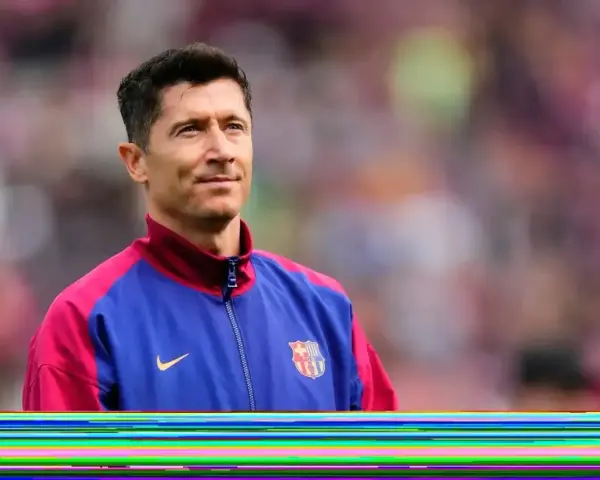 Robert Lewandowski, jeden z najlepiej zarabiających piłkarzy, w stroju FC Barcelony.