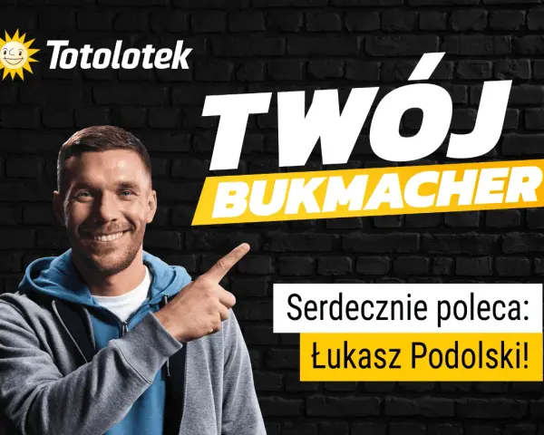 Uśmiechnięty mężczyzna wskazuje na napis "Twój Bukmacher". Totolotek poleca Łukasza Podolskiego do zakładów bukmacherskich.