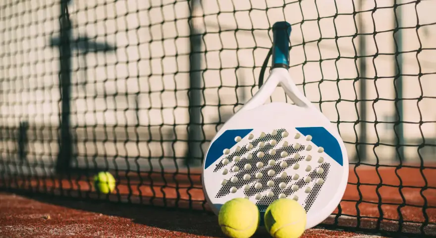 Padel podbija Polskę: raport z kortów