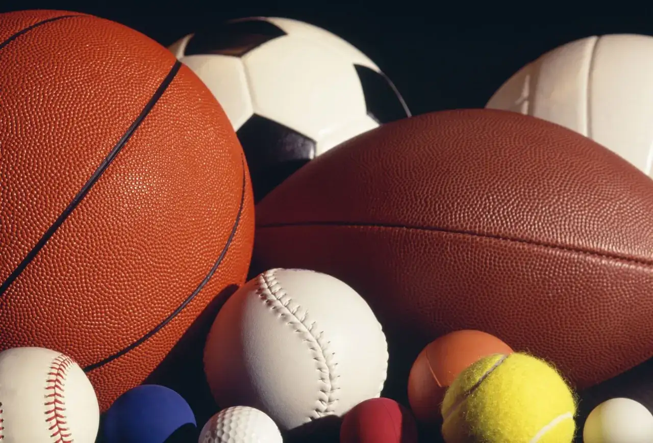 Kolekcja piłek sportowych: do koszykówki, futbolu, baseballu, tenisa i innych. Każda piłka to inna gra, inna przygoda.