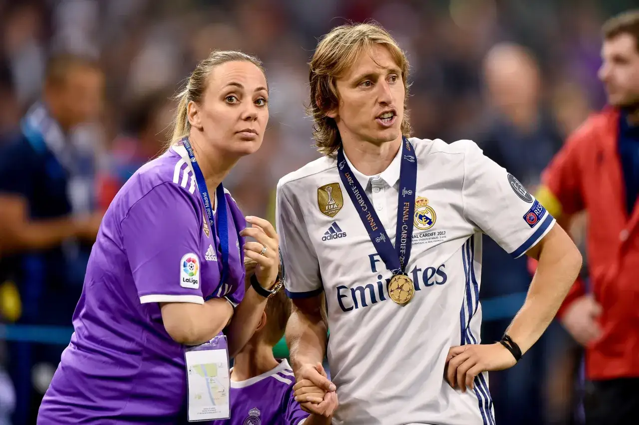 Luka Modrić z żoną Vanessą i synem po wygranym finale Ligi Mistrzów 2017.