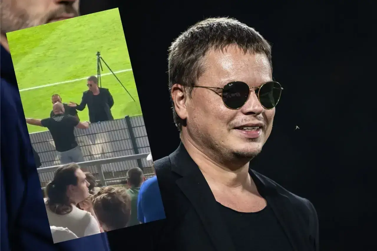 Właściciel Wisły Kraków, Tomek, w okularach przeciwsłonecznych, na tle stadionu. Widać też fragment z trybun.